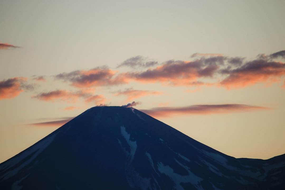 AI智绘山河｜感触中国南方风情与中西文化交汇：广州、香港、澳门